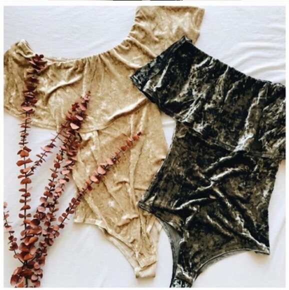 Gold Velvet Off-Shoulder Bodysuit - Picture 3 of 4